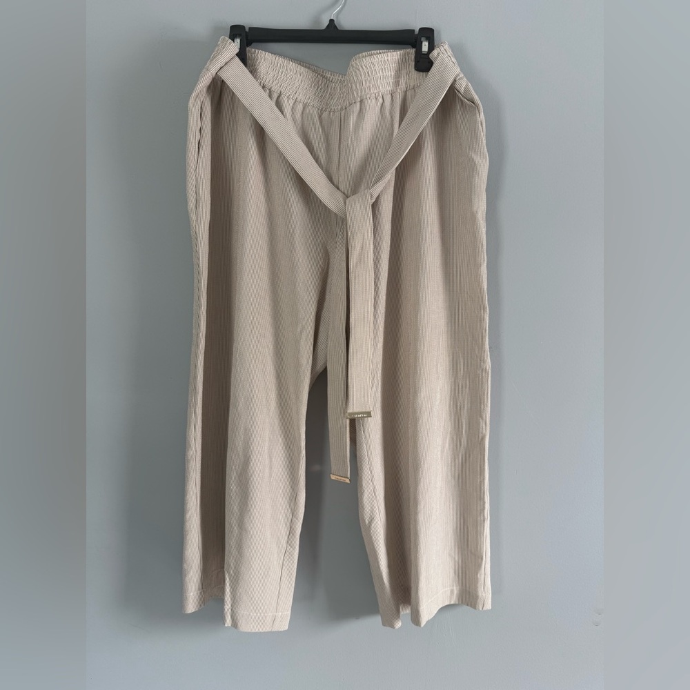 Calvin Klein Belted Pull on Cropped Wide Leg Pants 
size 0X seersucker pockets